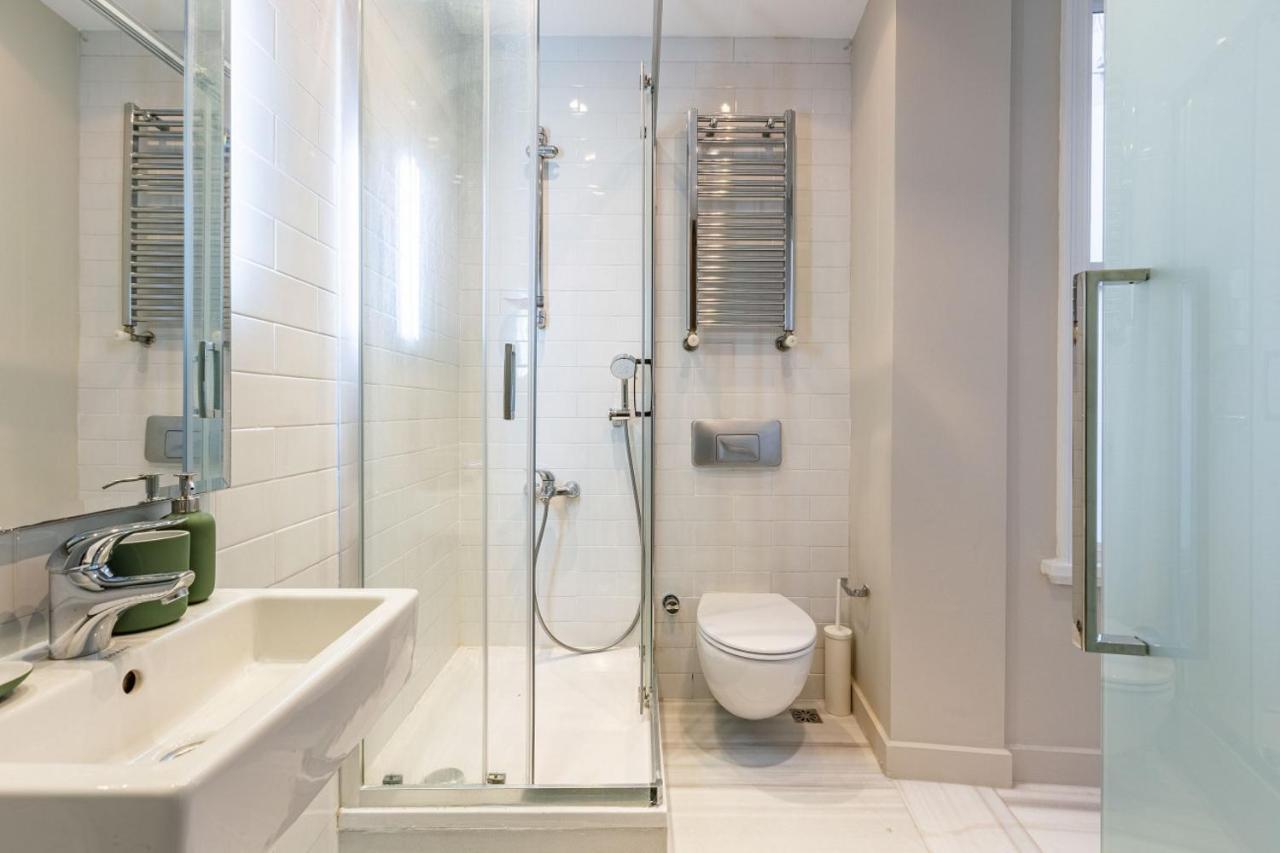 Апартаменты Mesmerizing Flat With Bosphorus View In Beyoglu Стамбул Экстерьер фото