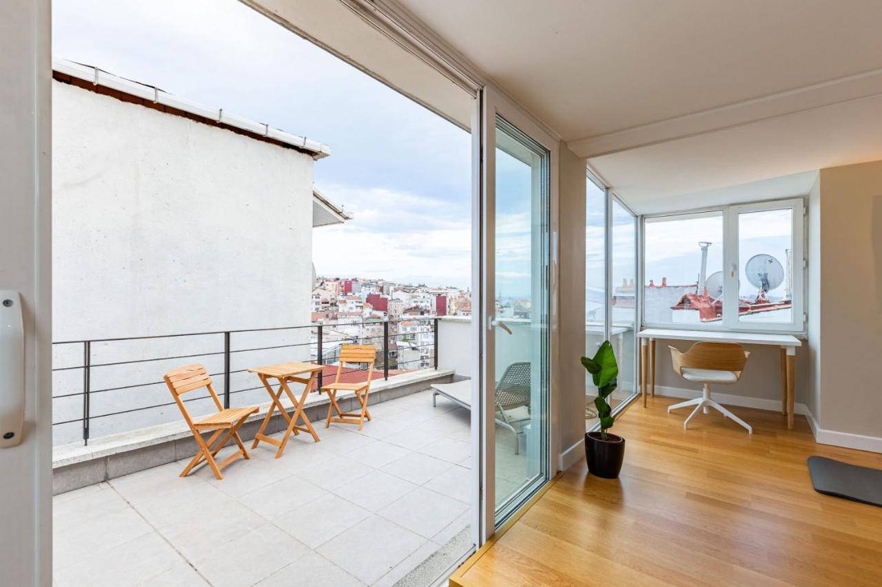 Апартаменты Mesmerizing Flat With Bosphorus View In Beyoglu Стамбул Экстерьер фото